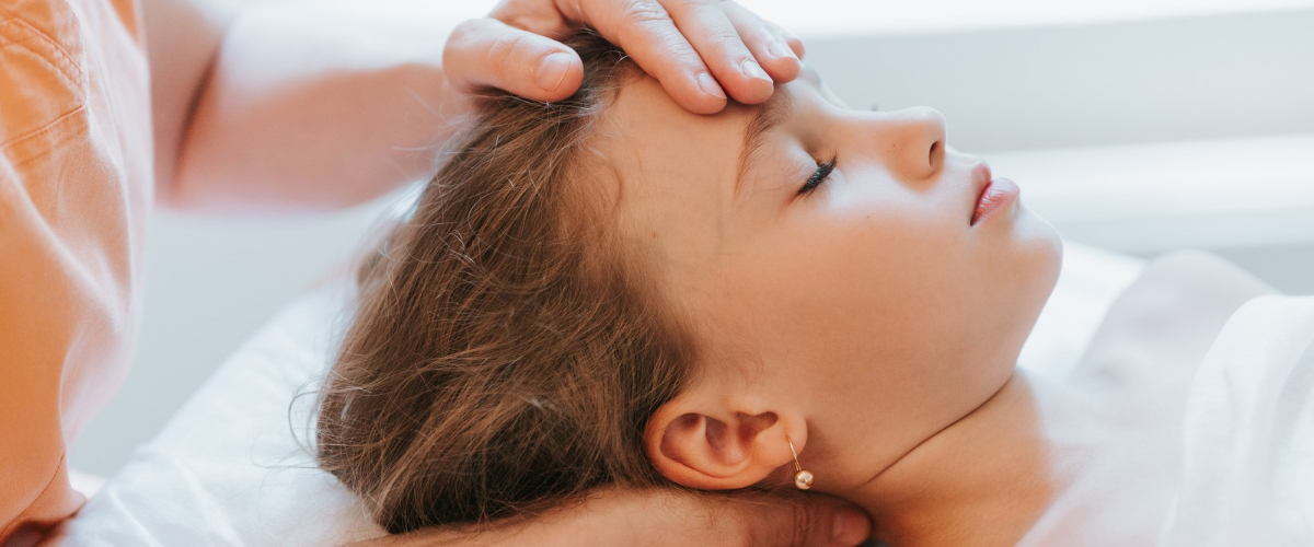 Le toucher ! Vital pour les petits et les grands, Ados et bébés.