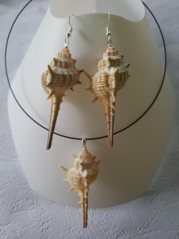 Modèle 2 - Parure en coquillage
