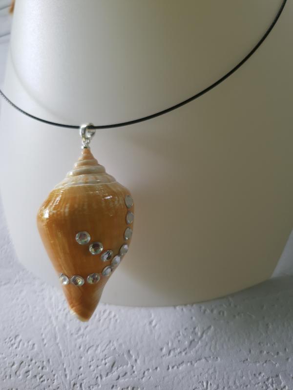 Modèle 3 - Collier en coquillage