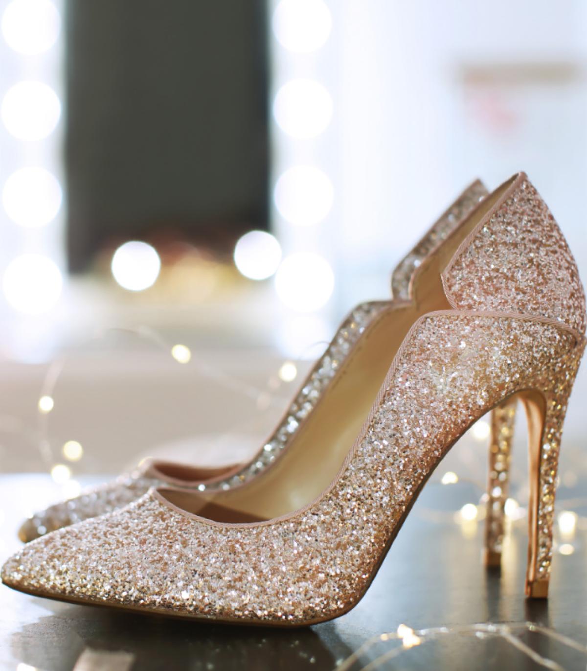 Les talons scintillent